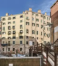 Immeuble de l'entrée du Ghetto Novo.