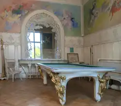 La salle de billard en partie Art déco.