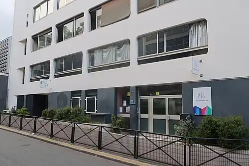 École Sainte-Jeanne-d'Arc au no&nbsp;24.