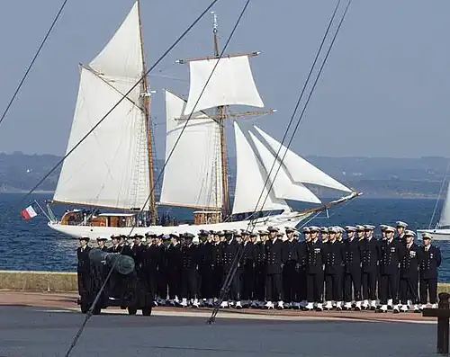 Les sister-ships l'Étoile et la Belle Poule sont des goélettes à huniers