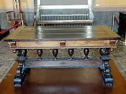 Table "en éventail" (troisième quart du XVIe&nbsp;siècle, château d'Ecouen).