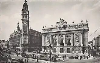 date inconnue Motrices 400 au terminus de la place du Théâtre à Lille.