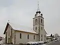 L'église de Notre-Dame-de-Bellecombe, avec son petit carillon et son chemin de croix.