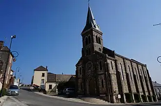 La façade ouest de l'église.
