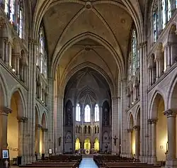La nef en direction du chœur.