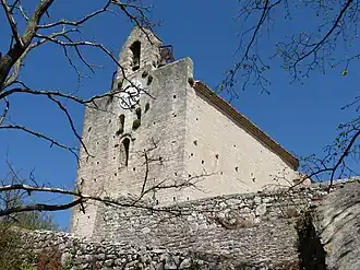 Vue extérieure en contrebas de l'église