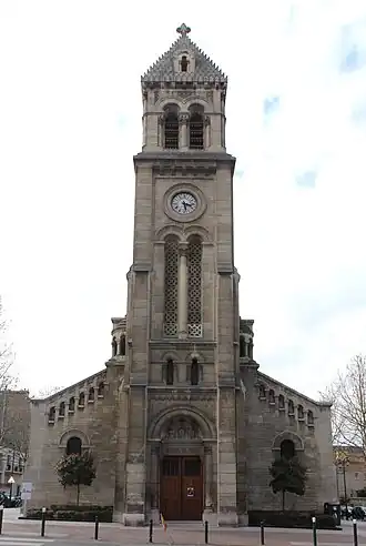 Façade principale de l'église.