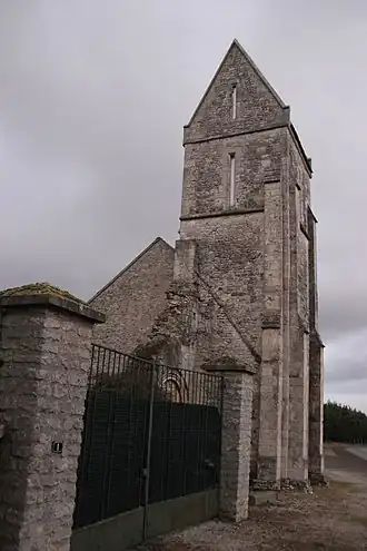 Vue générale de l'église Notre-Dame de Quesnay.
