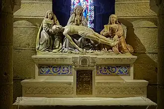 Vierge de Pitié entre saint Jean et Marie Madeleine.