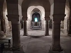 Crypte (parties hautes restaurées au XIXe&nbsp;siècle).