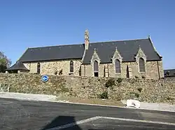 L'église paroissiale Saint-Alban : vue extérieure d'ensemble.