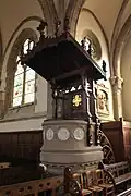 Église Saint-Clair (Réguiny) : la chaire à prêcher.