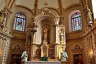 Maître-autel et vitraux