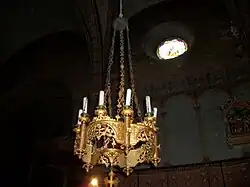 Un lustre à bougies