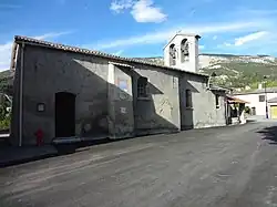 Église Saint-Laurent, avec cadran solaire peint.