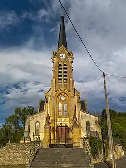 Façade ouest de l'église Saint-Martin de Guincourt.