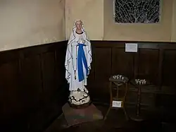 Statue de Notre-Dame de Lourdes.
