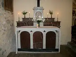 L'autel et le tabernacle.