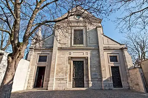 Façade de l'église Saint-Pierre de Montmartre, au no&nbsp;2.