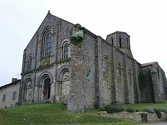 Église Saint-Pierre de Parthenay-le-Vieux.