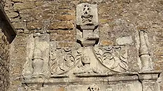 détail de la porte du XVIe&nbsp;siècle de l'église.