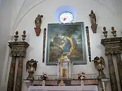 Au centre un tableau de saint Pierre