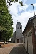 L'église Saint-Pierre et l'arsenal.