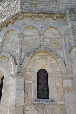 Église Saint-Rémy. Détail de l'abside.