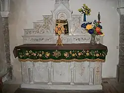 Autel et tabernacle en marbre blanc