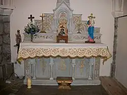 Autel et tabernacle en marbre blanc