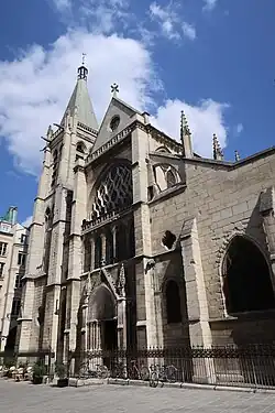 Façade ouest de l'église Saint-Séverin donnant sur la rue des Prêtres-Saint-Séverin.