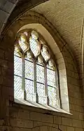 Fenêtre et vitrail de la façade