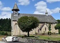 Vue d'ensemble de l'église de Sérandon.