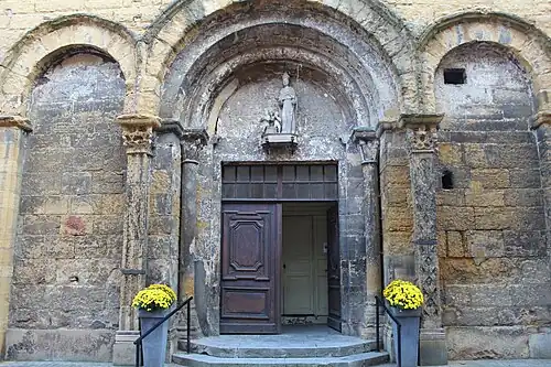 Le portail d'entrée.