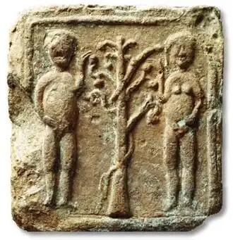 Vestige de l'église du VIe&nbsp;siècle : Adam et Ève autour de l'arbre de la connaissance du bien et du mal.