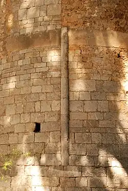 Colonne engagée.