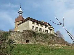 Église et logis prieural.