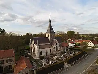 Église de Saint-Rémy-sur-Bussy, vue sur les façades Sud et Ouest.