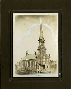 Auteur inconnu, Église de Sainte-Foy, autour de 1920, collection Félix-Barrière, Archives nationales du Québec, BAnQ.