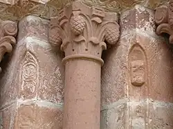 Détail d'un pilier.