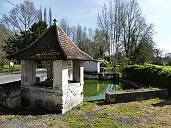 Fontaine-lavoir d'Épeluche.