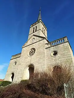 Façade de l'église Saint-Pierre.
