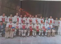 Photographie couleur de l'équipe 1989-1990 d'Épinal sur la glace de Poissompré.