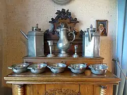 Étains :cafetières et écuelles