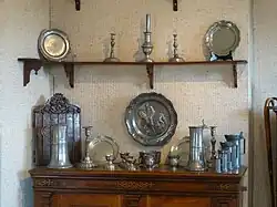 Étains :bougeoirs et pichets