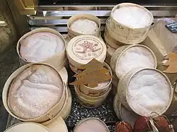 Étalage de mont d'Or, dans le commerce français