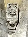 Bas-côté sud, 1re&nbsp;travée, mascaron double dans l'angle nord-ouest.
