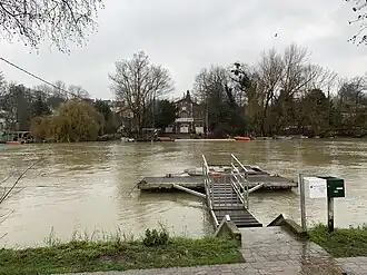 Île vue depuis le quai de l'Artois au Perreux.
