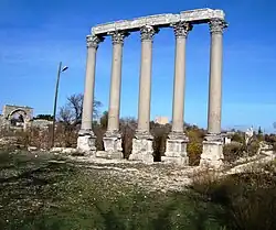 Temple de Tychè et porte romaine à arcades, Olba.