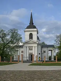 L'église de la Résurrection – la tombe de l'Hetman K.&nbsp;Rozoumovski, 1803 classée.